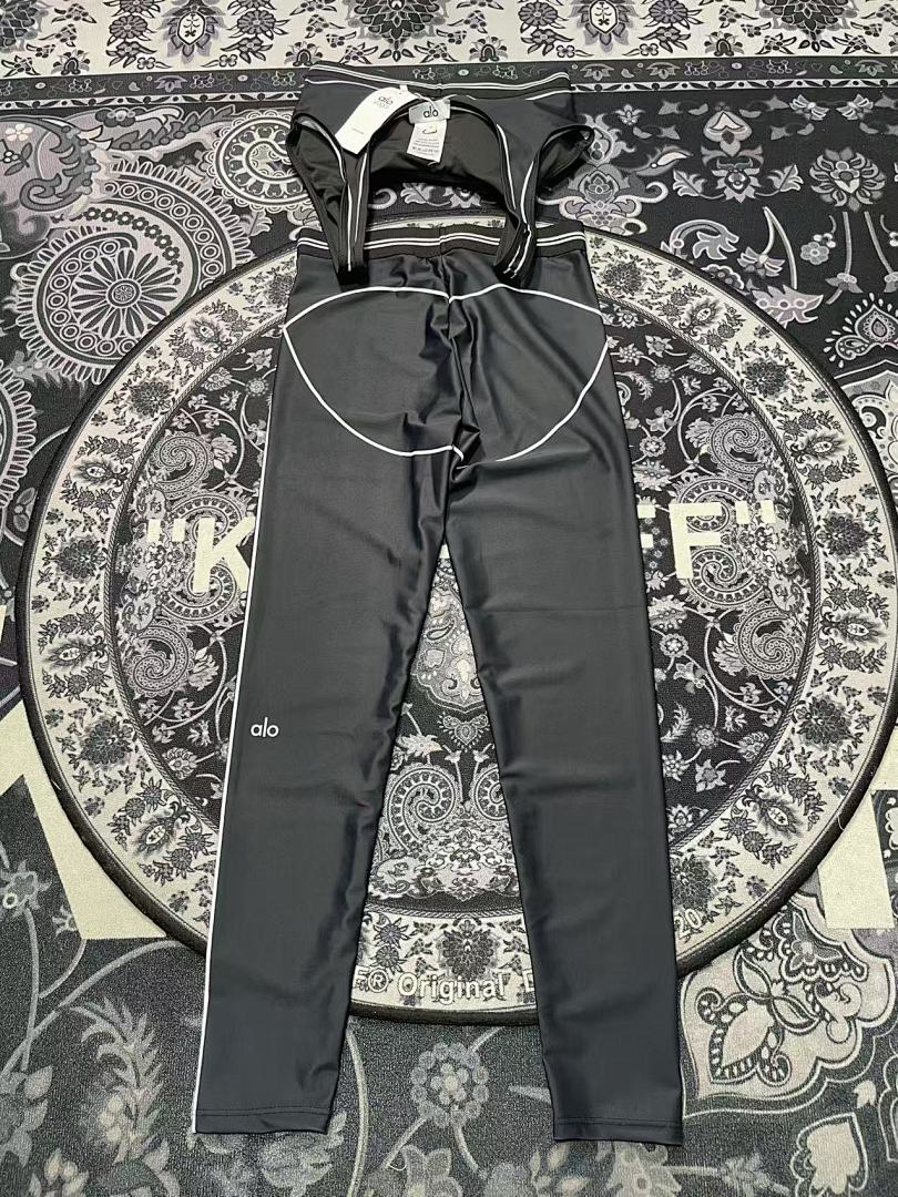 alo-set-black-03.jpg Alo Set Black outfit style