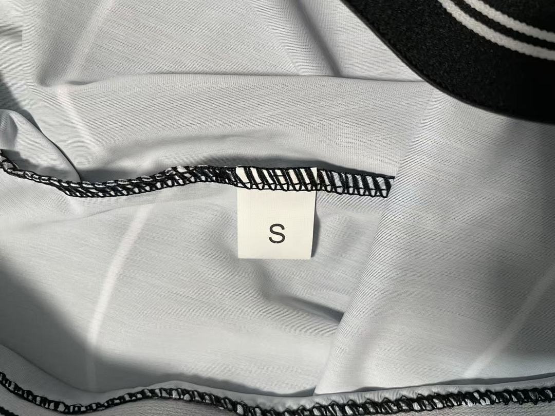 alo-set-black-04.jpg Alo Set Black close-up detail