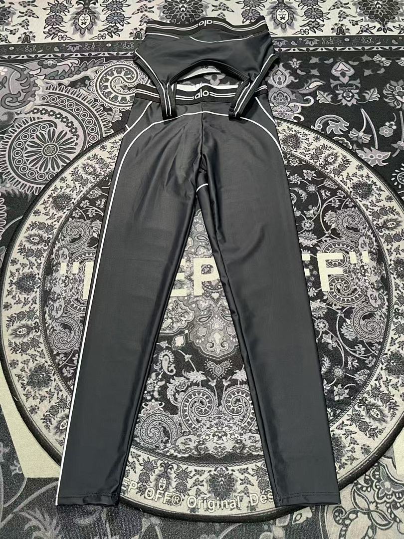 alo-set-black-07.jpg Alo Set Black detail view