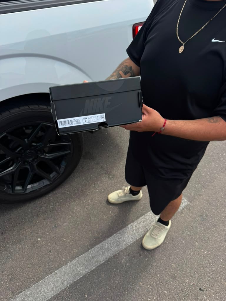 Air Jordan 1 Low order confirmed outside on delivery day