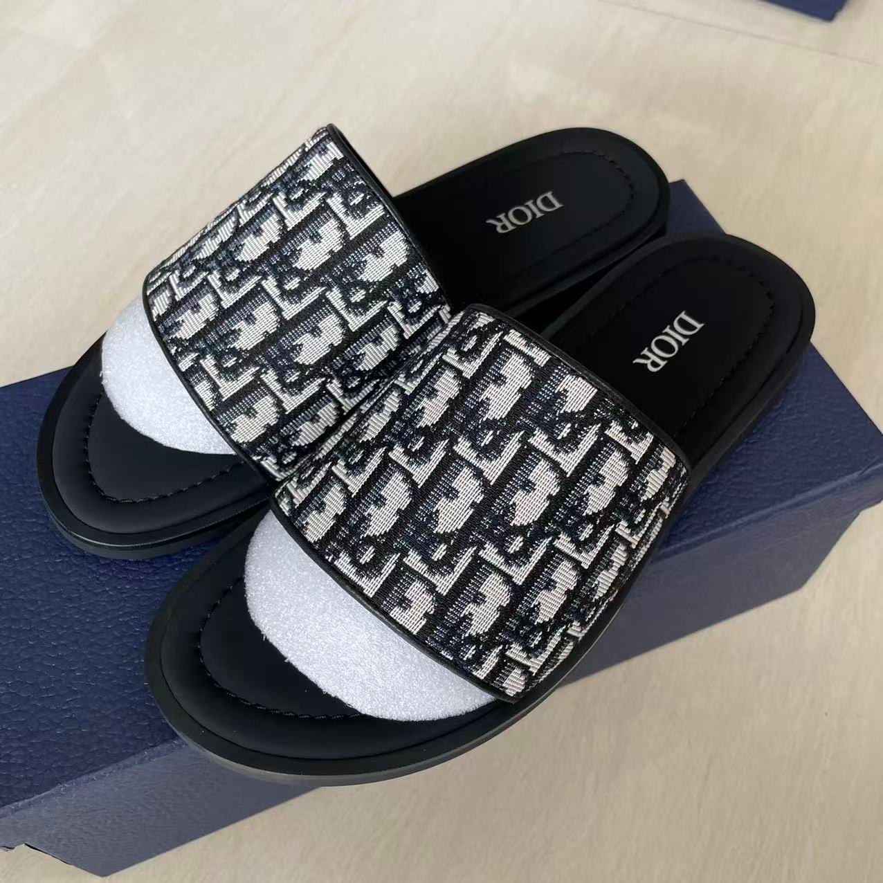 Dior Oblique slides customer delivery proof