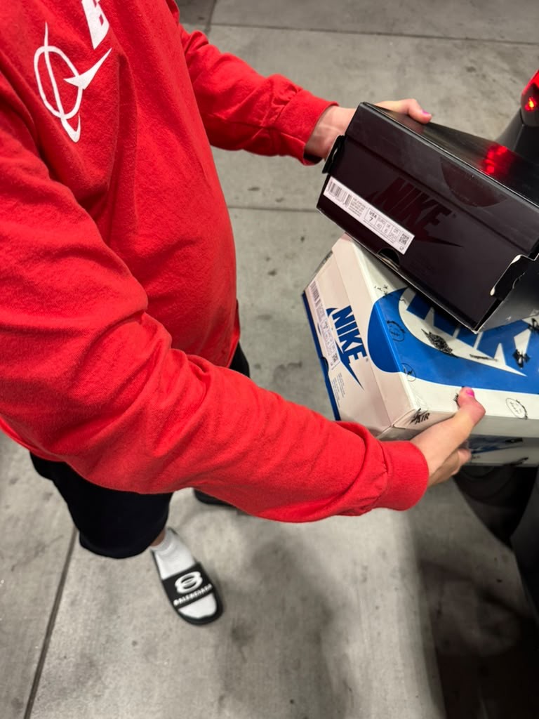 Two Nike boxes delivered to customer in one order
