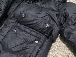 Ate Crop 90Down cropped puffer jacket — zip and pocket detail
